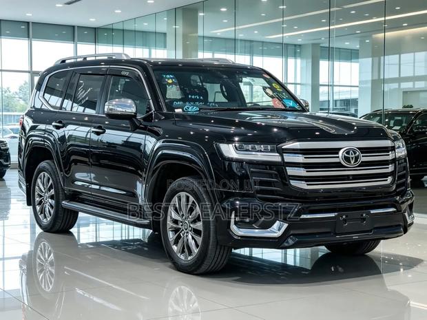 Toyota Land Cruiser LC300 2023 Black