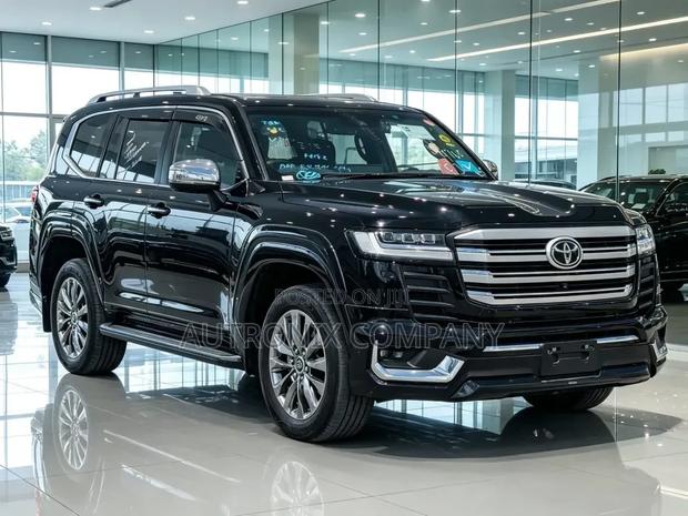 Toyota Land Cruiser LC300 2023 Black