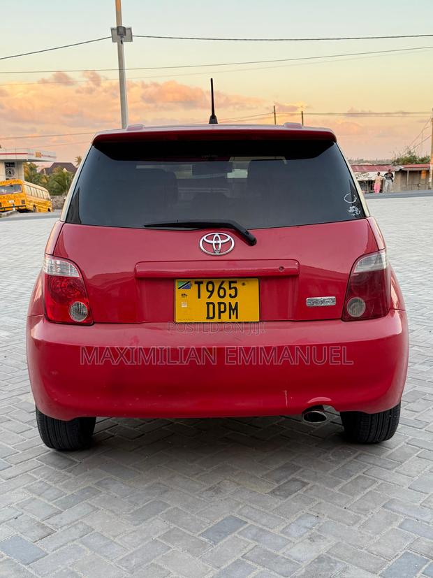 Toyota IST 2005 Red