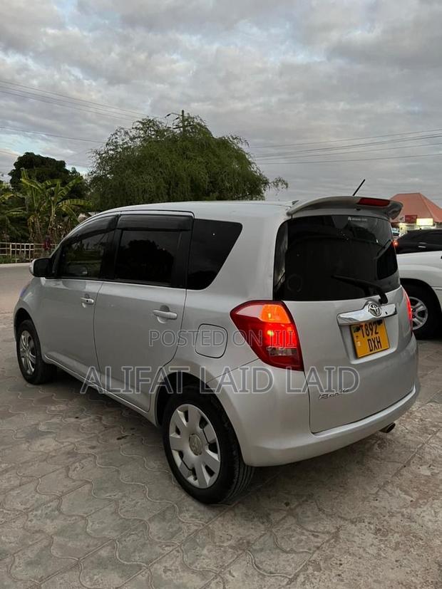 Toyota Ractis 1.3 FWD 2005 Silver