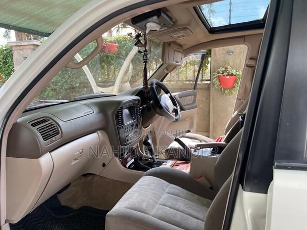 Toyota Land Cruiser HDJ 100 2002 White