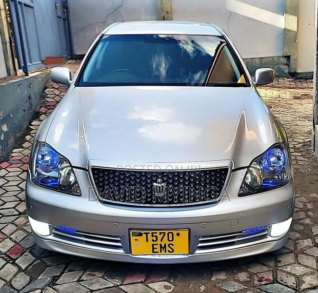 Toyota Crown 2006 Silver