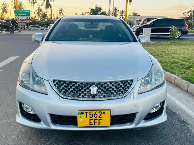 Toyota Crown 2010 Silver