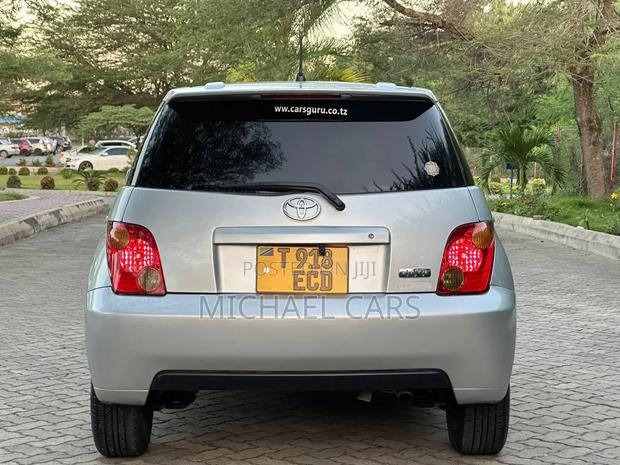 Toyota IST 2004 Silver