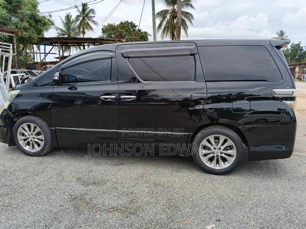 Toyota Alphard 2010 Black