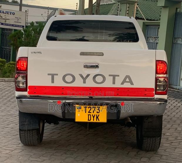 Toyota Hilux 2011 White