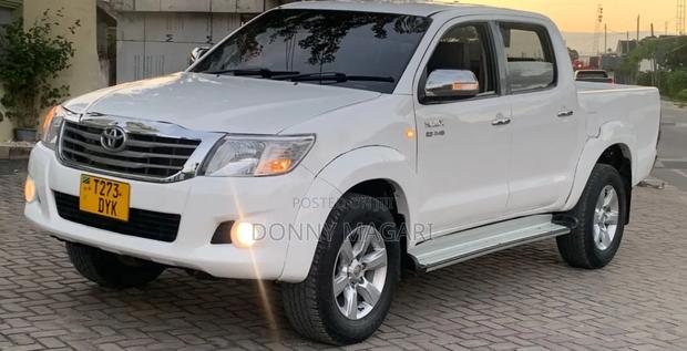 Toyota Hilux 2011 White