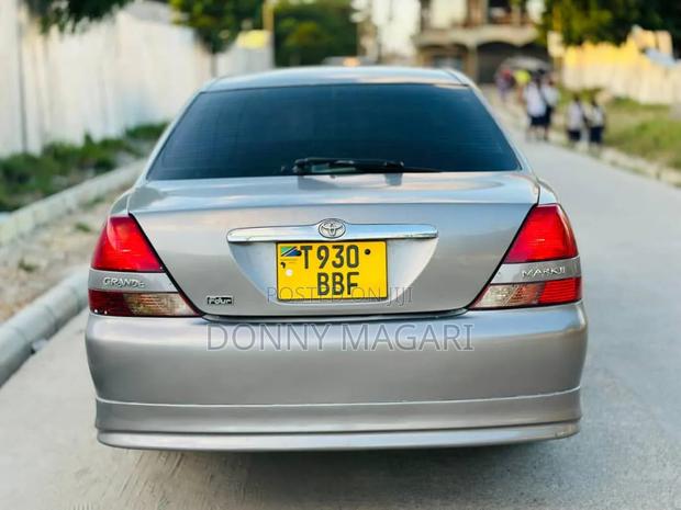 Toyota Mark II 2002 Gray