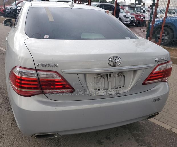 Toyota Crown 2011 Silver