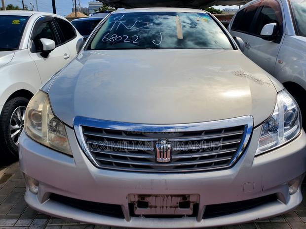Toyota Crown 2011 Silver