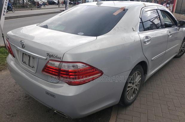 Toyota Crown 2011 Silver