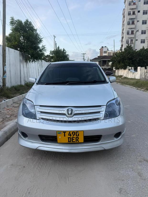 Toyota IST 2004