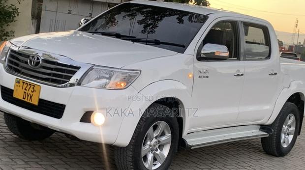 Toyota Hilux 2011 White