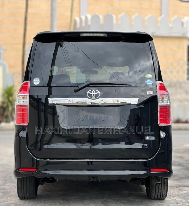 Toyota Noah 2009 Black