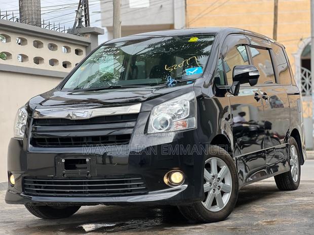 Toyota Noah 2009 Black