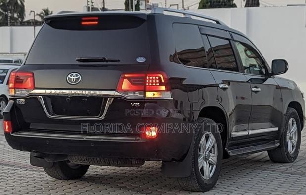 Toyota Land Cruiser Prado 2016 Black