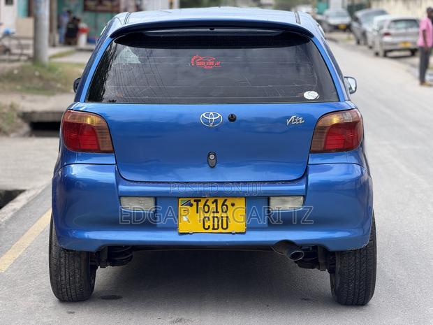 Toyota Vitz 2004 Blue