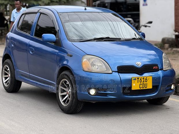 Toyota Vitz 2004 Blue