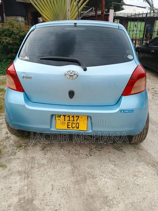 Toyota Vitz 2004 Blue
