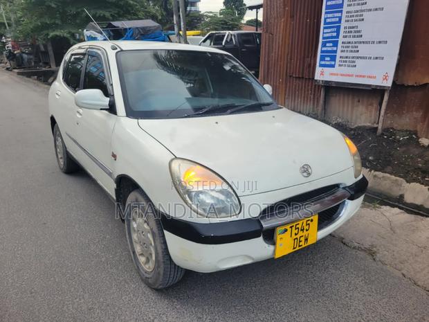 Toyota Duet 2004 White