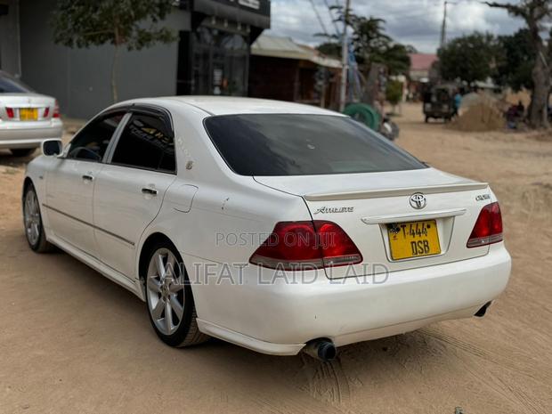 Toyota Crown 2006 White