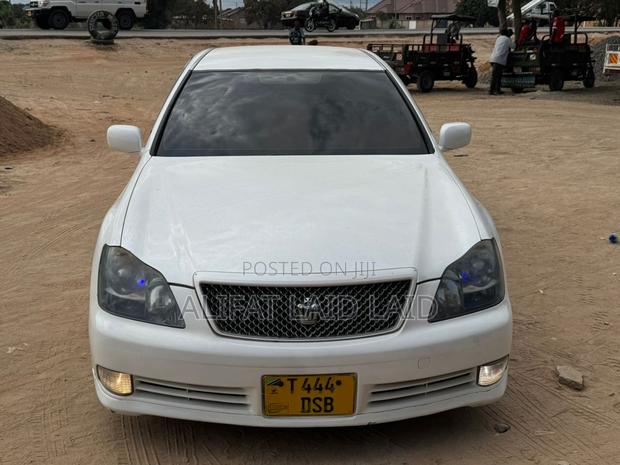 Toyota Crown 2006 White