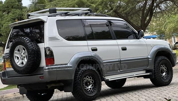 Toyota Land Cruiser Prado 2002 White