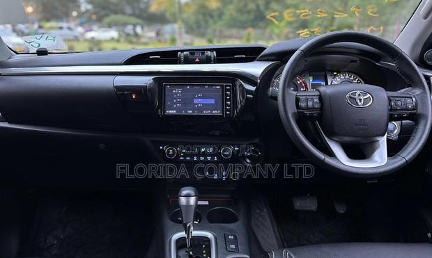 Toyota Hilux 2021