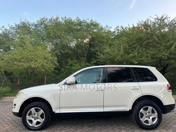 Volkswagen Touareg 2010 White