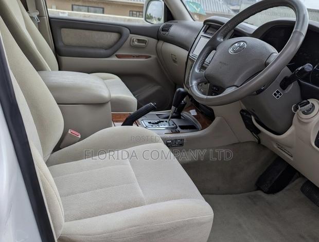 Toyota Land Cruiser 2005 White