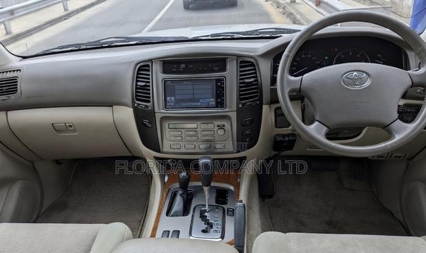 Toyota Land Cruiser 2005 White