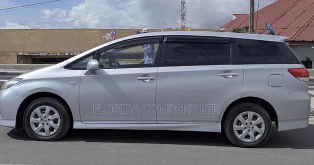Toyota Wish 2011 Silver