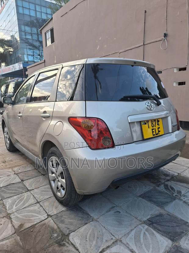 Toyota IST 2004 Gold