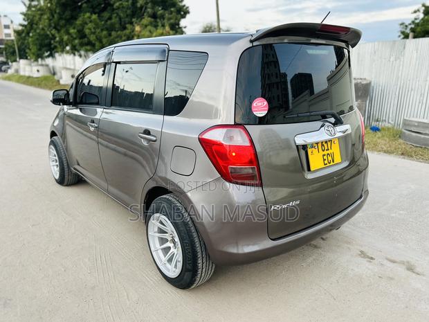 Toyota Ractis 1.3 FWD 2007 Gray