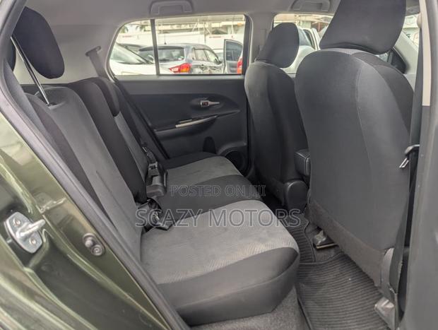 Toyota IST 2011 Green