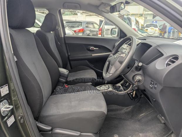 Toyota IST 2011 Green