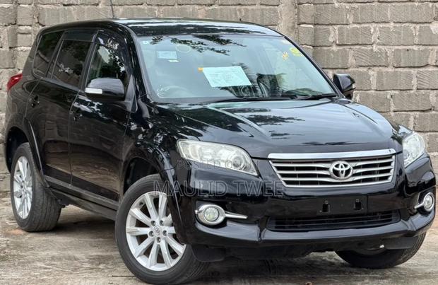 Toyota Vanguard 2011 Black