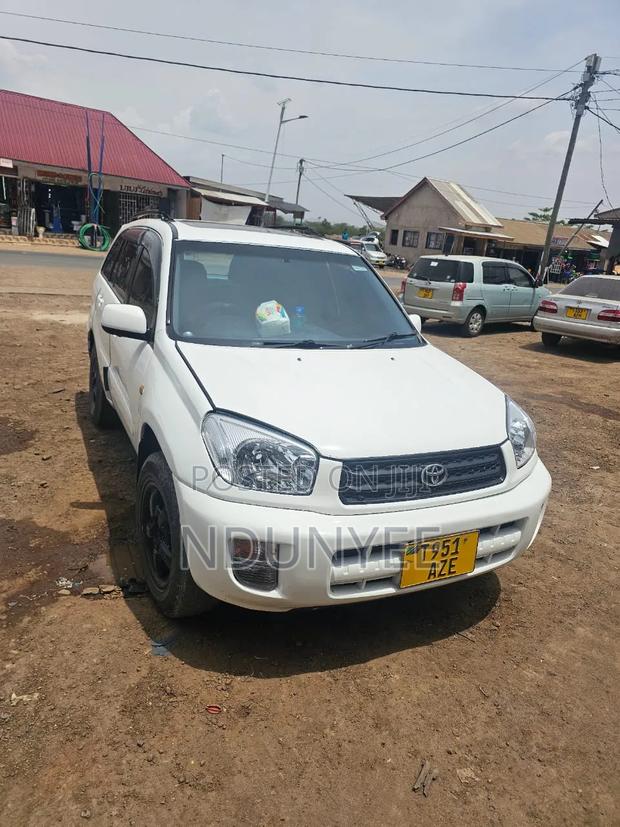 Toyota RAV4 Automatic 2003 White