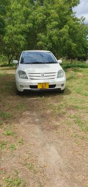 Toyota IST 2005 Pearl for sale