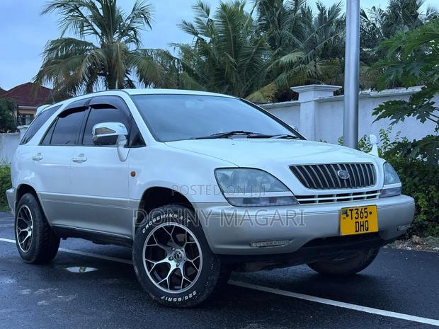 Toyota Harrier 2004 White
