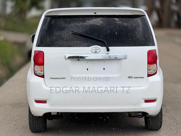 Toyota Corolla Rumion 2007 White