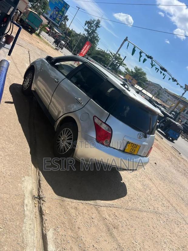 Toyota IST 2004 Silver