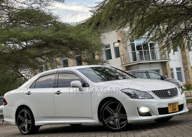 Toyota Crown 2009 White
