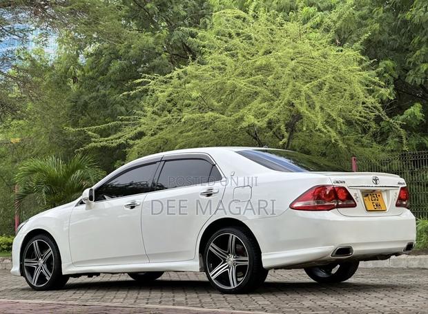 Toyota Crown 2009 White