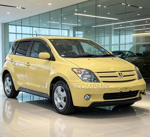 Toyota IST 2003 Yellow