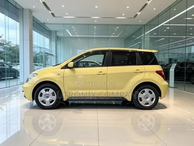 Toyota IST 2003 Yellow