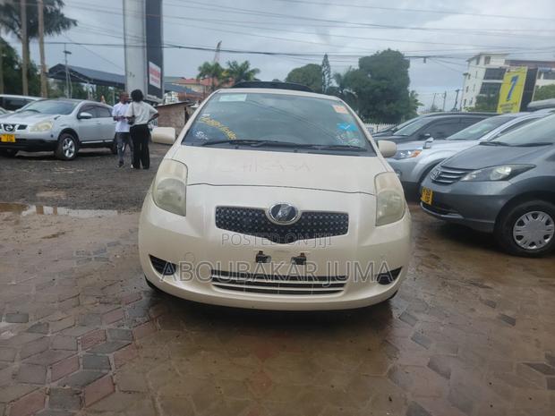 Toyota Vitz 2005 Beige