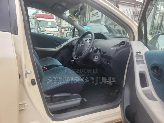 Toyota Vitz 2005 Beige