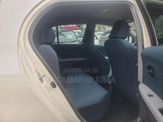 Toyota Vitz 2005 Beige