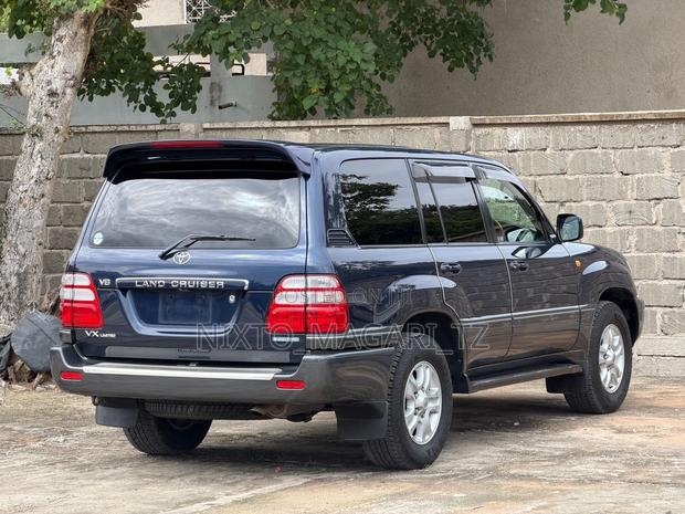 Toyota Land Cruiser 2004 Blue